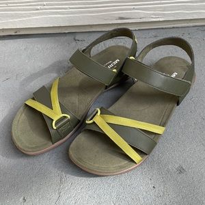 BRAND NEW Merrell sandals